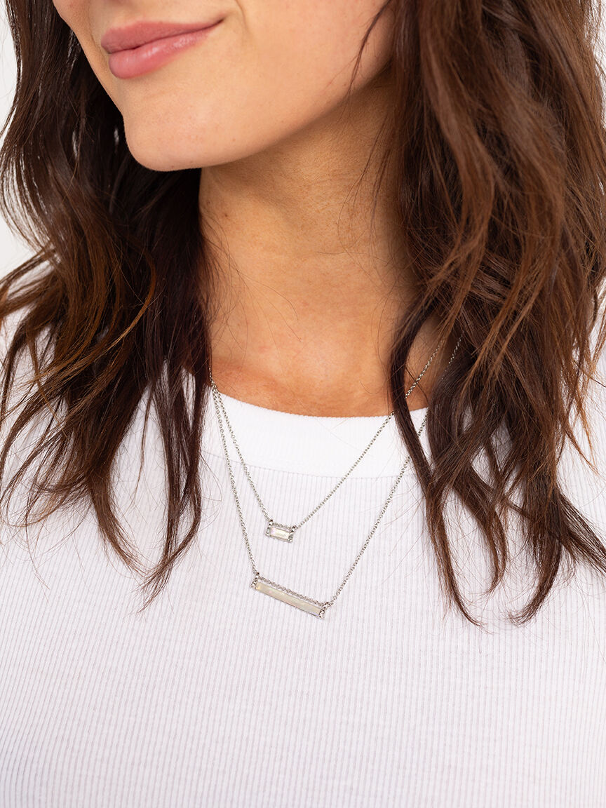 pearlescent bar necklace Image 3