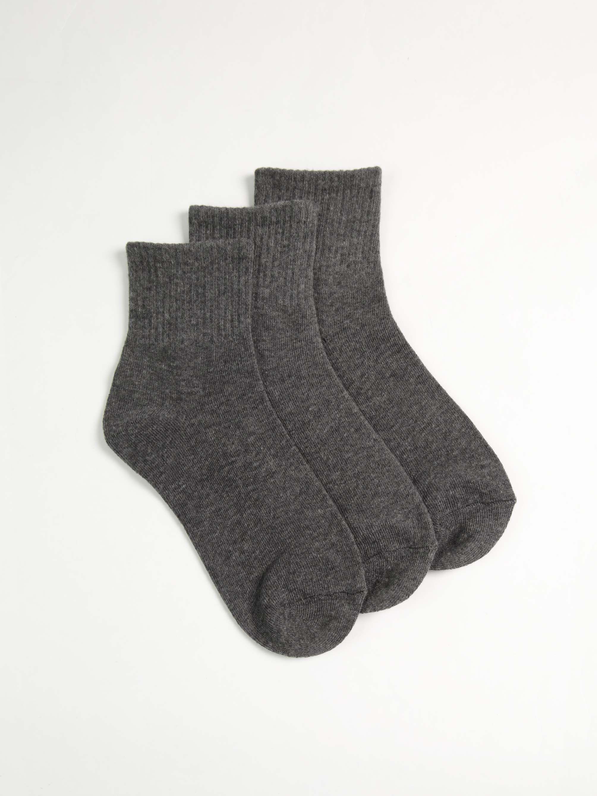 women's essential 3 pack crew socks Image 1