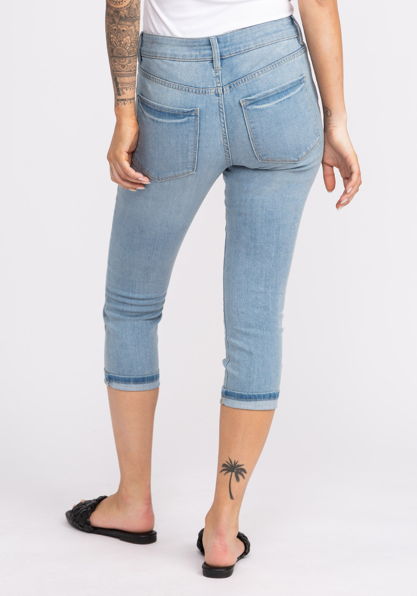 mid-rise capris Image 2