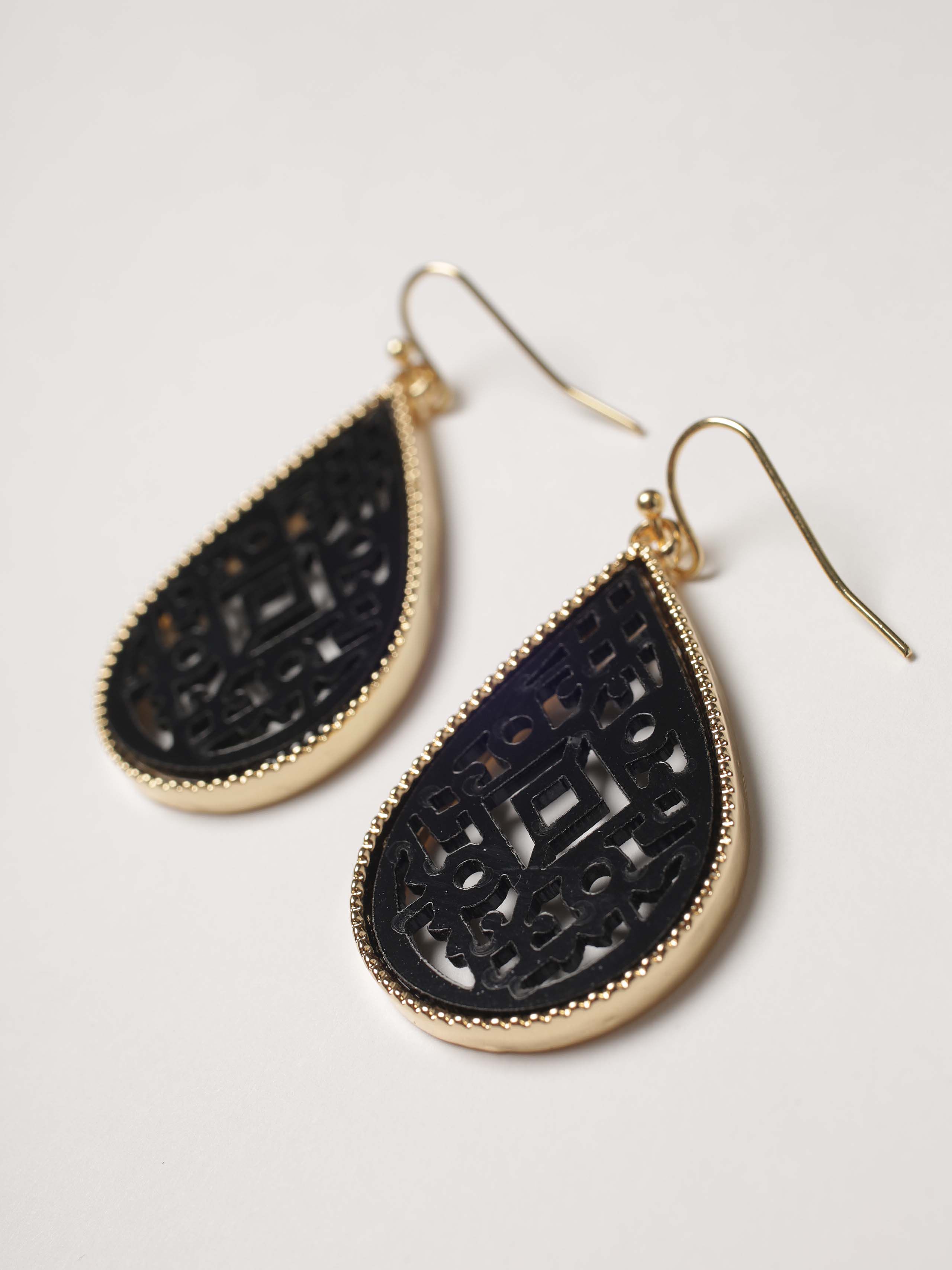 filigree tear drop earring Image 2