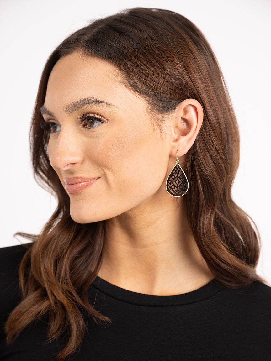 filigree tear drop earring Image 3