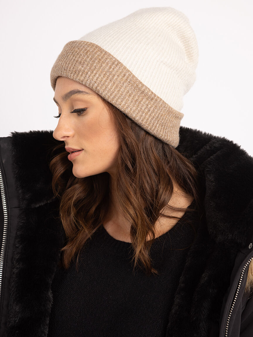 reversible winter hat Image 6