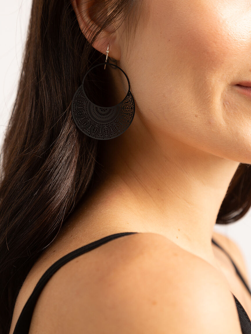 black filigree circle earring Image 3