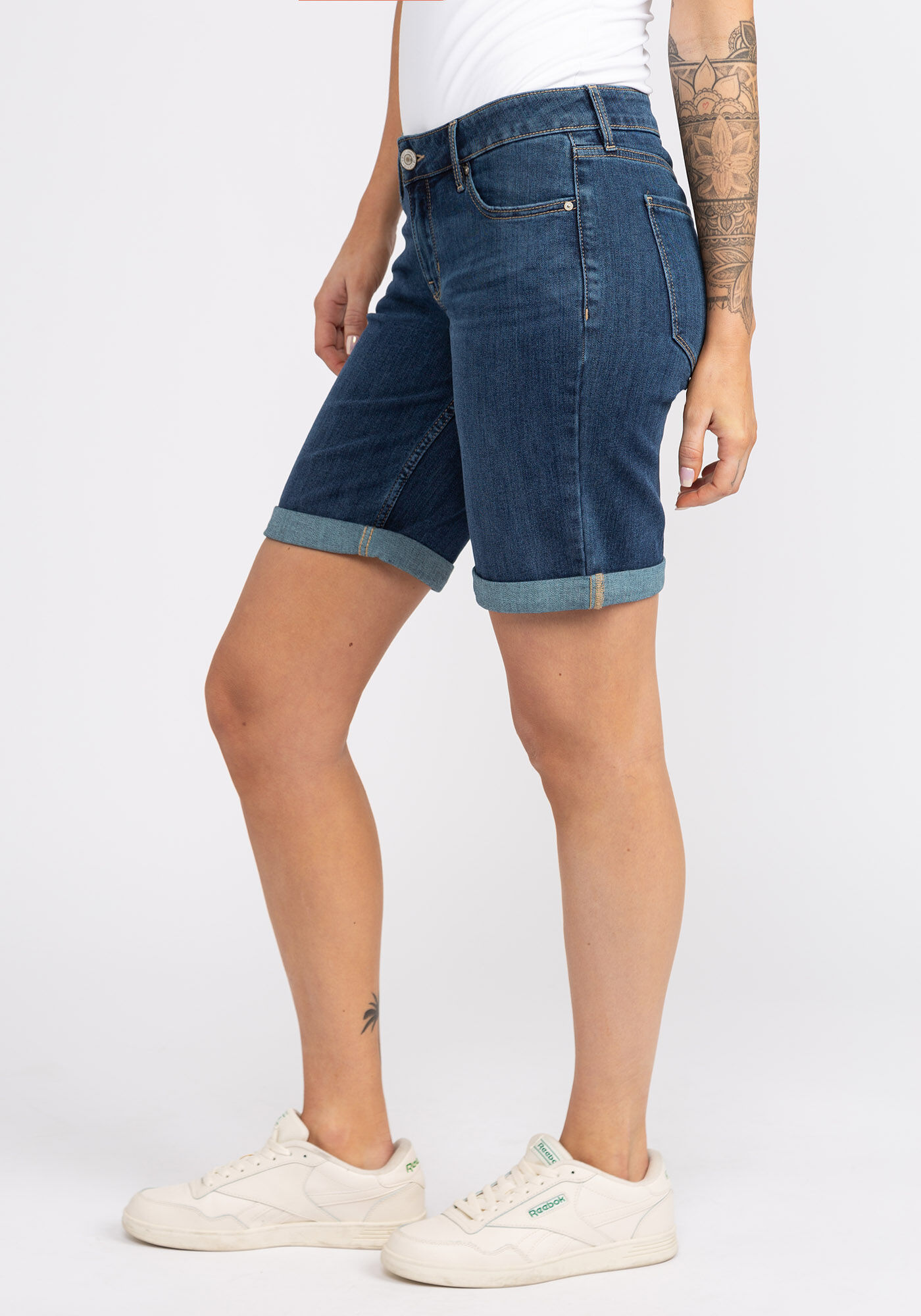 mid-rise curvy bermudas Image 4