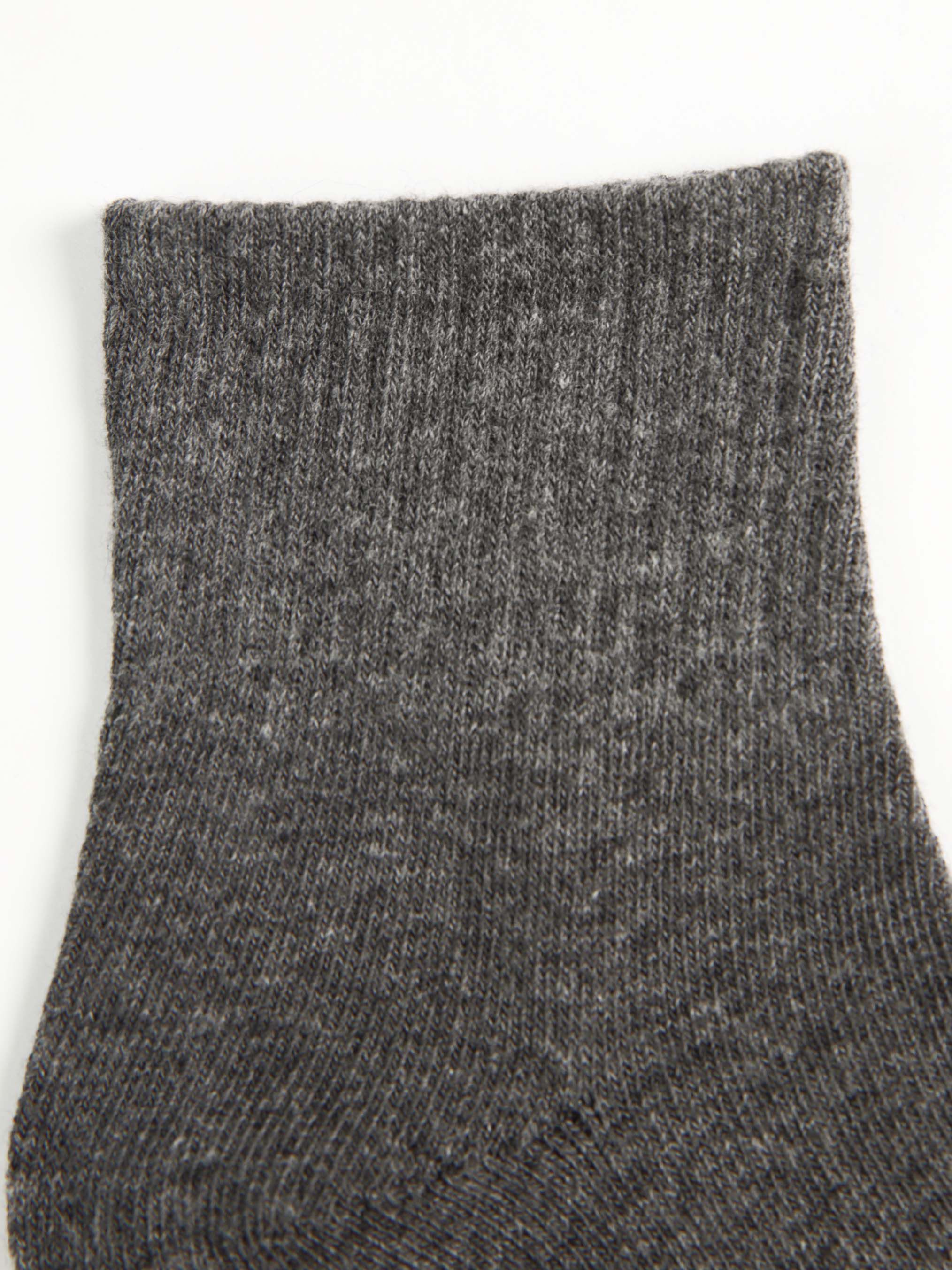 women's essential 3 pack crew socks Image 3