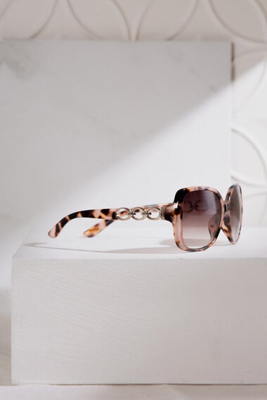 large square frame chain detail sunglasses Image 2