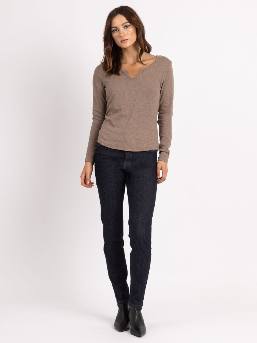 payton notch neck top Image 2