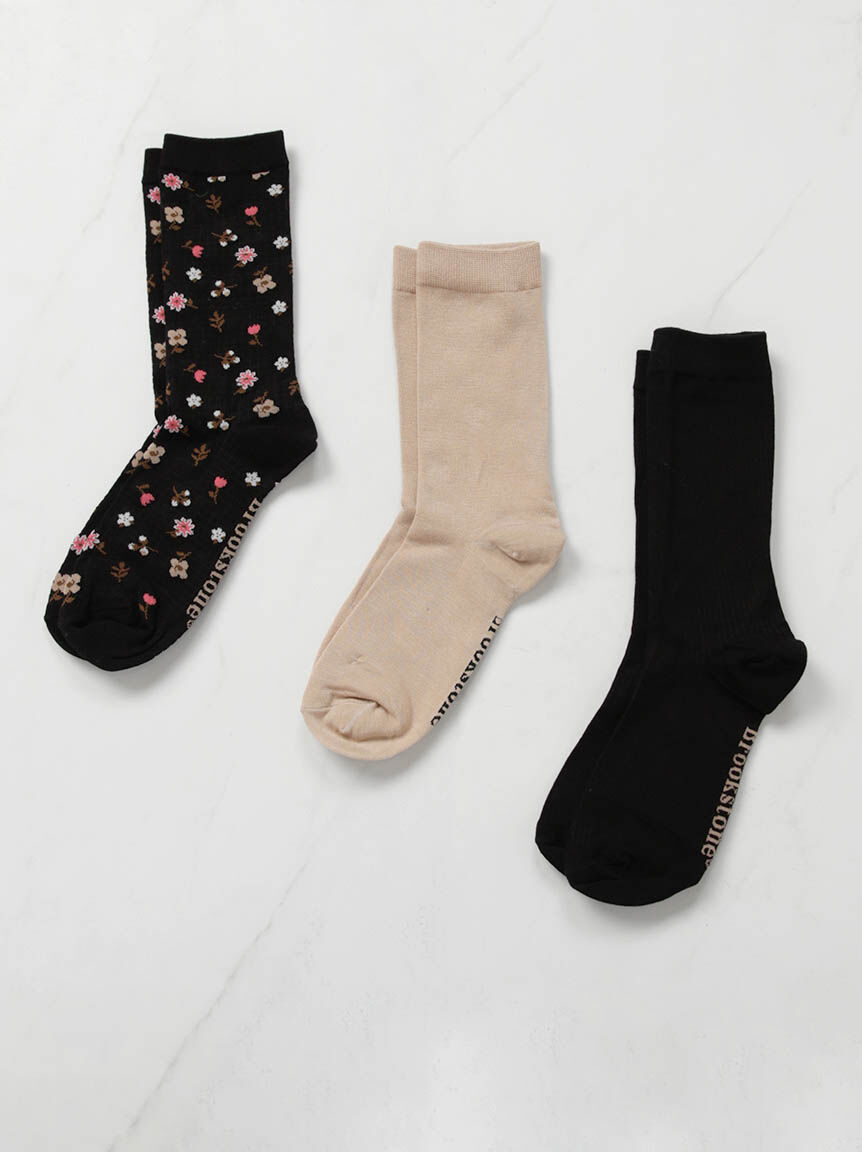 women's 3 pack bamboo blend socks Image 3