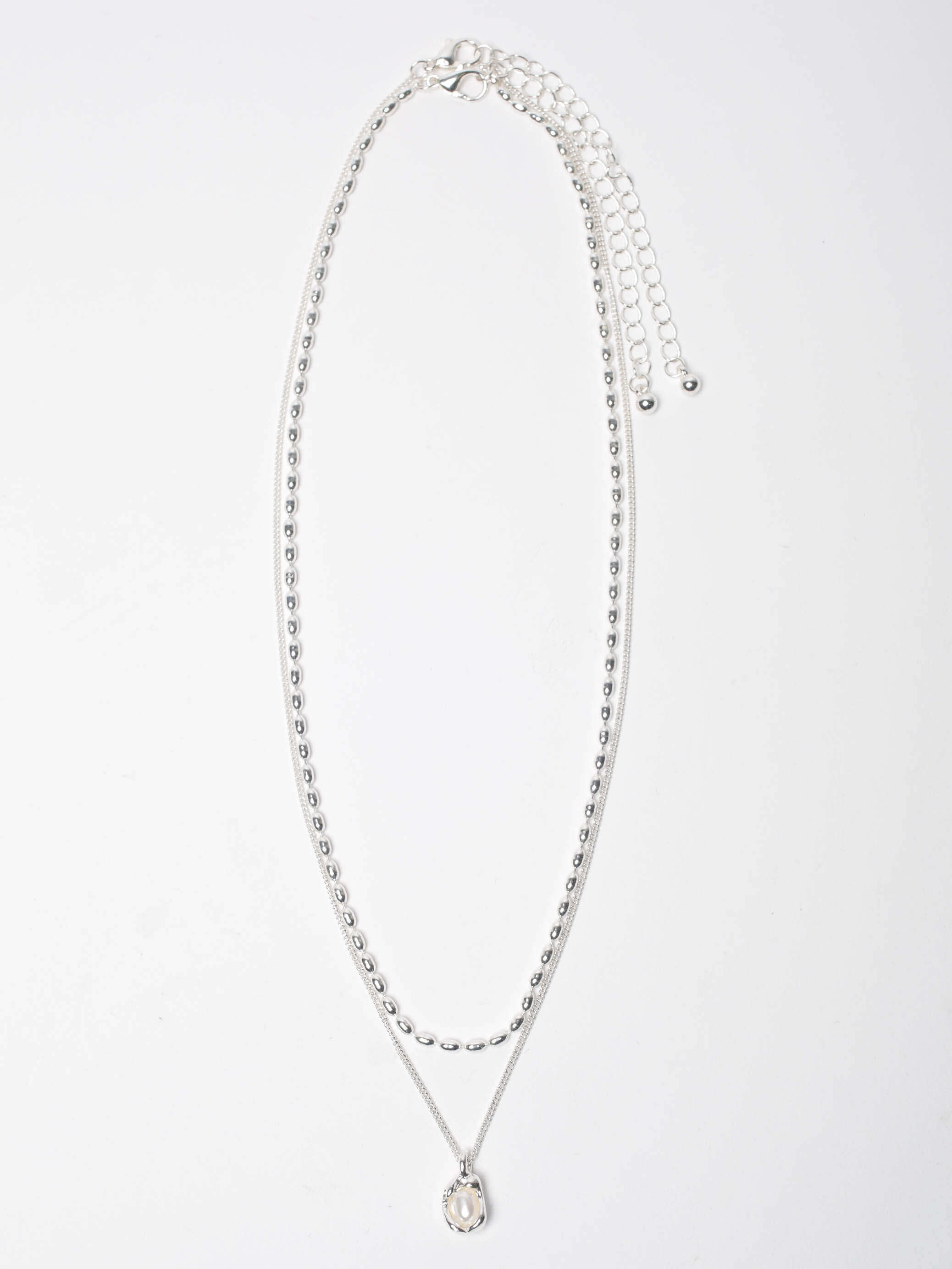 layered pearl necklace Image 2