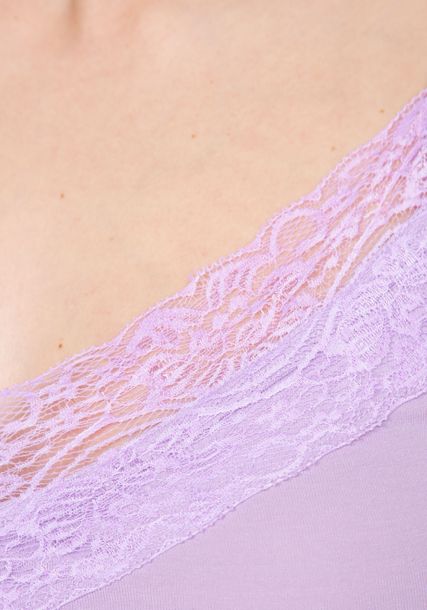 lexxi lace v-neck tank top Image 5