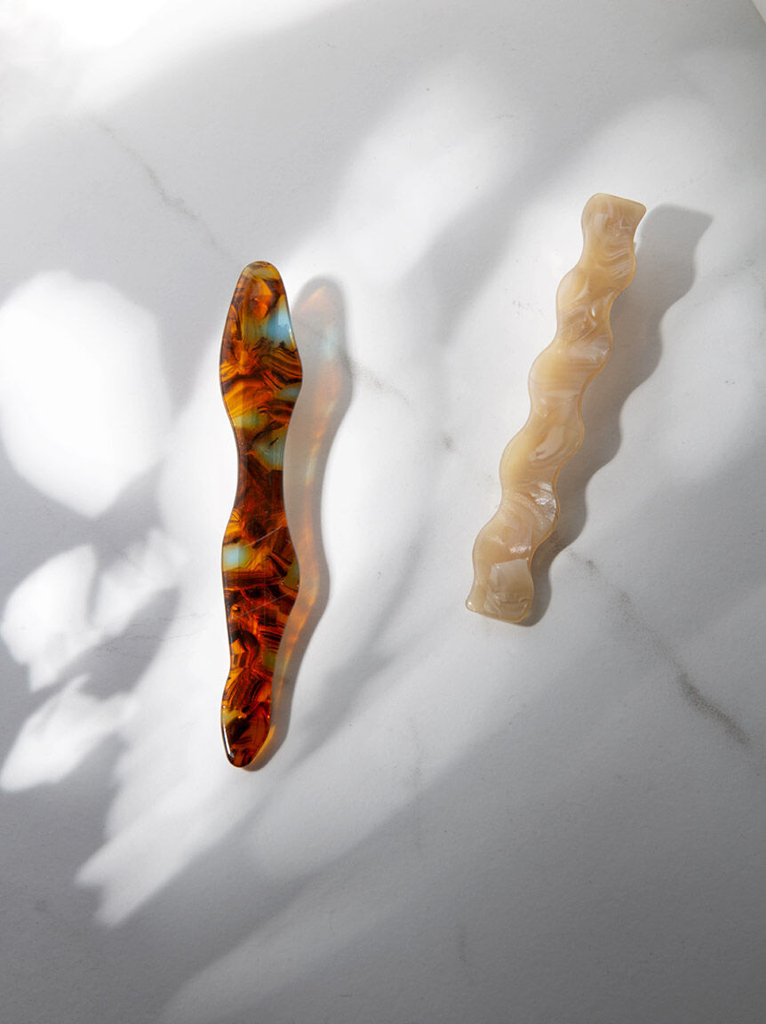 2 pack wavy marbled hair clips Image 1