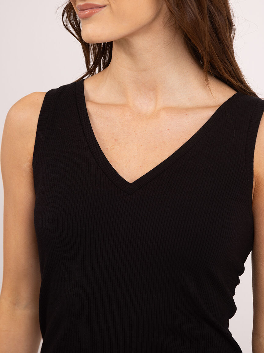 leela double v neck tank Image 4