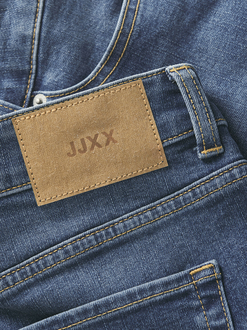 nice mid rise shorts Image 3