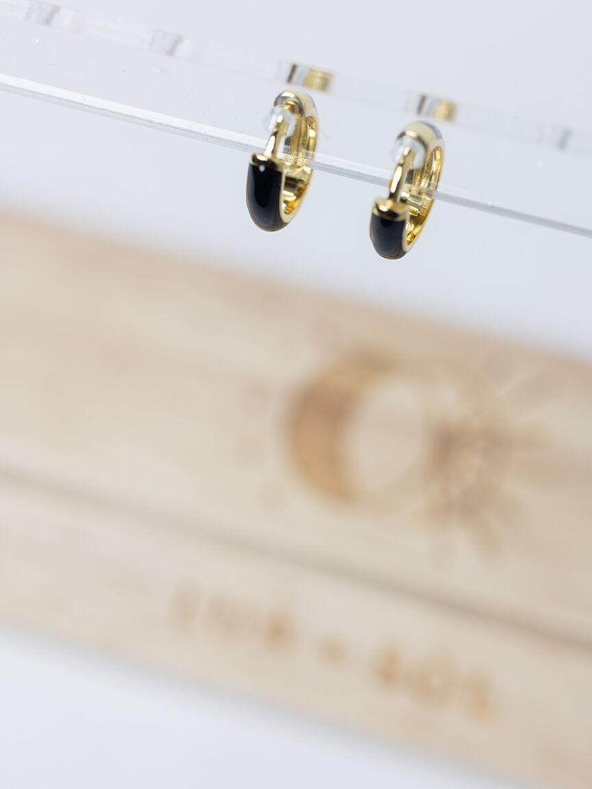 candy huggie earrings black Image 3