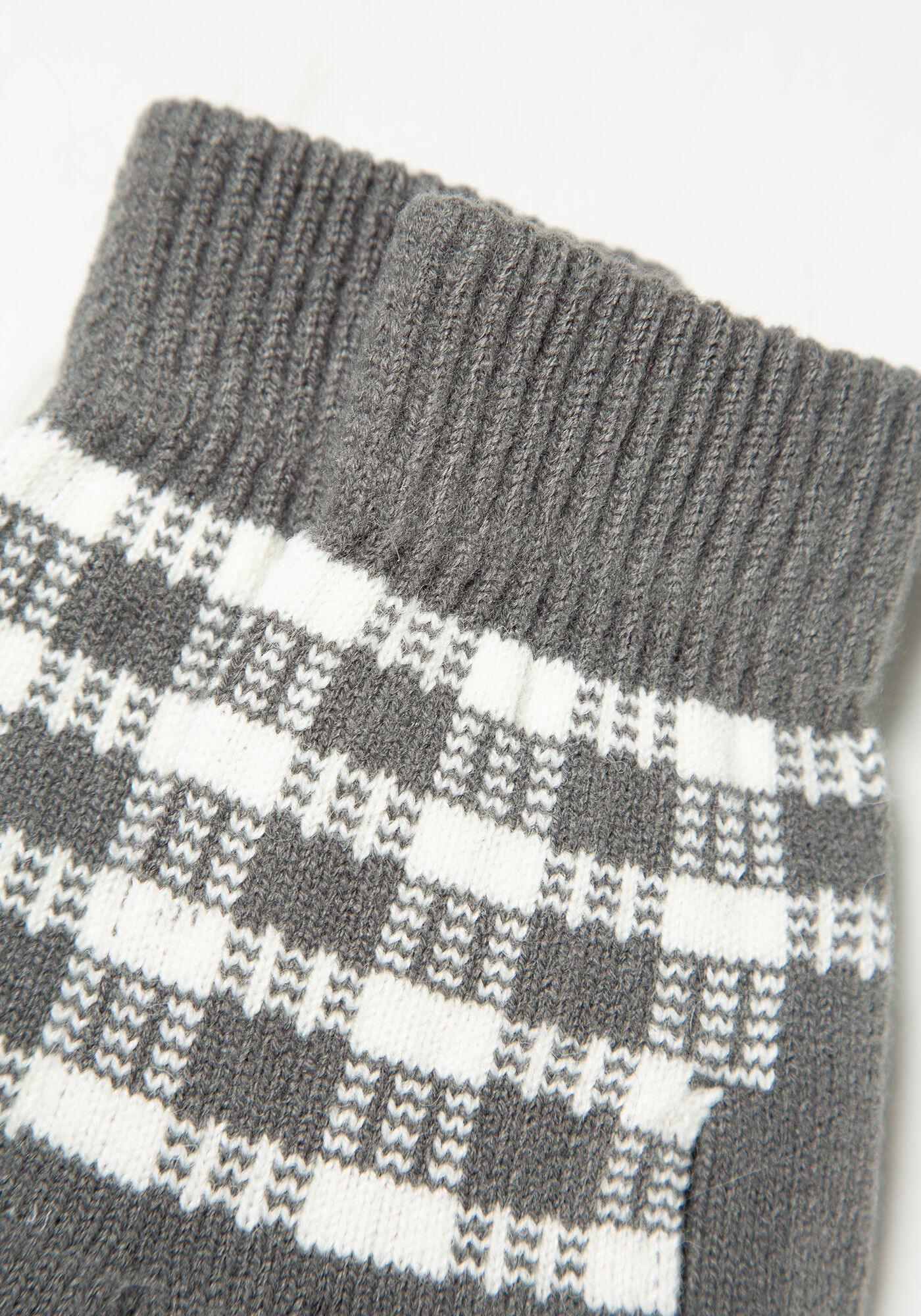 bb women gloves charcoal buffalo plaid Image 5