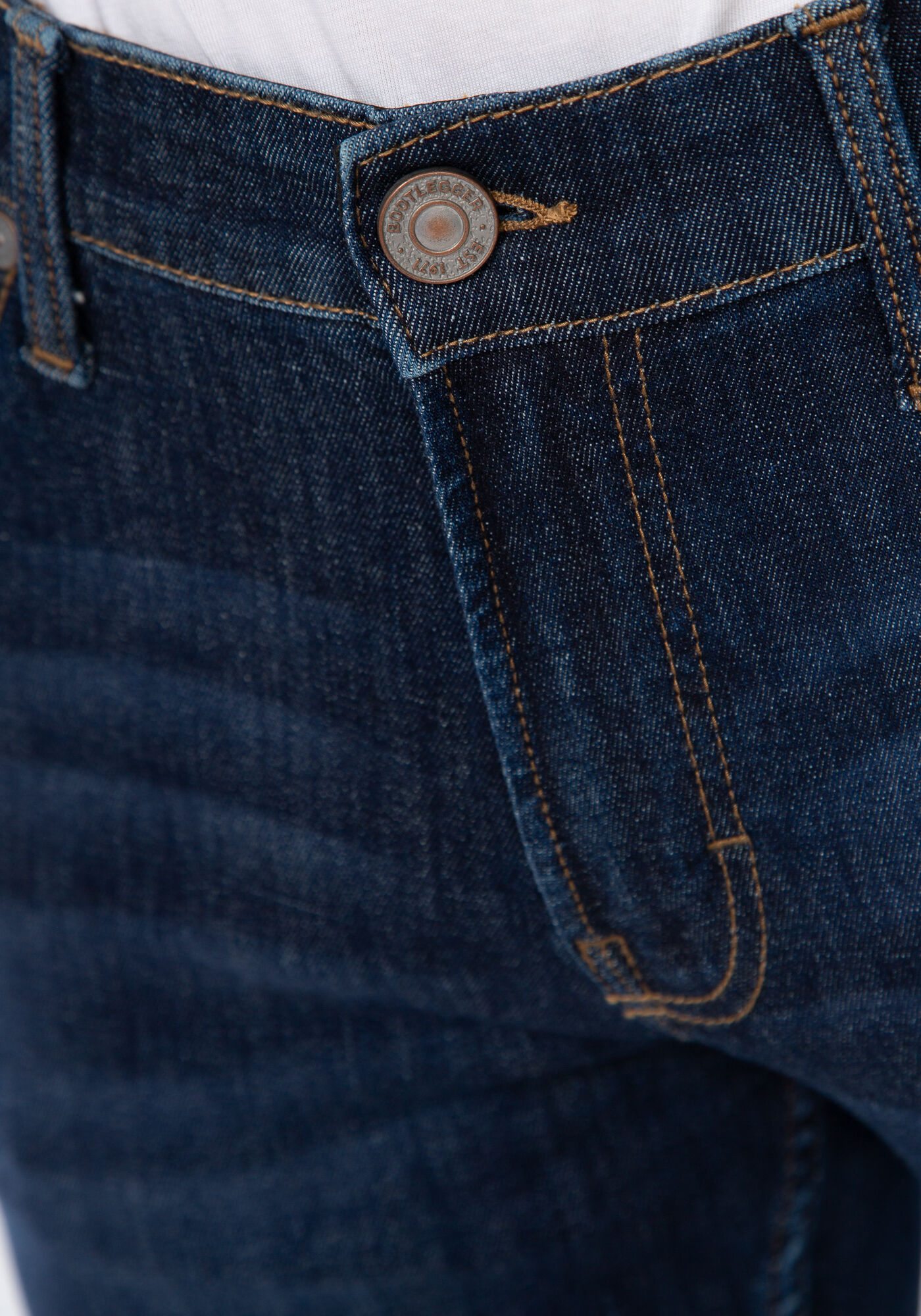 ultra/flex slim straight tech jean Image 4