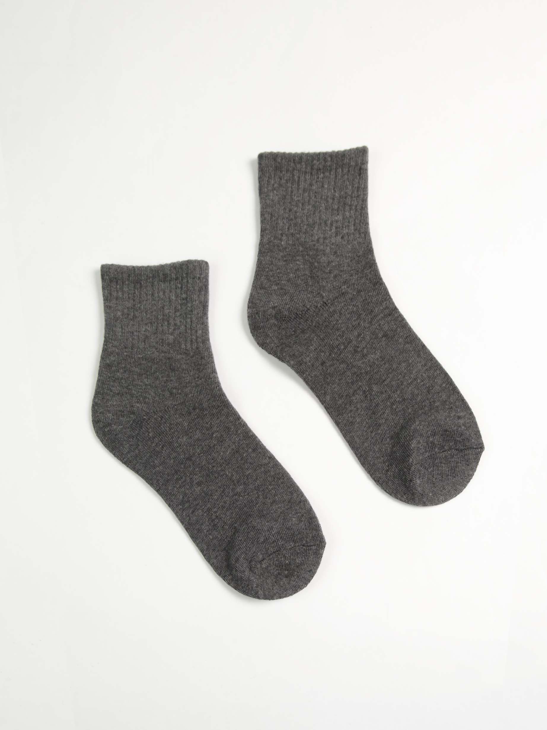 women's essential 3 pack crew socks Image 2