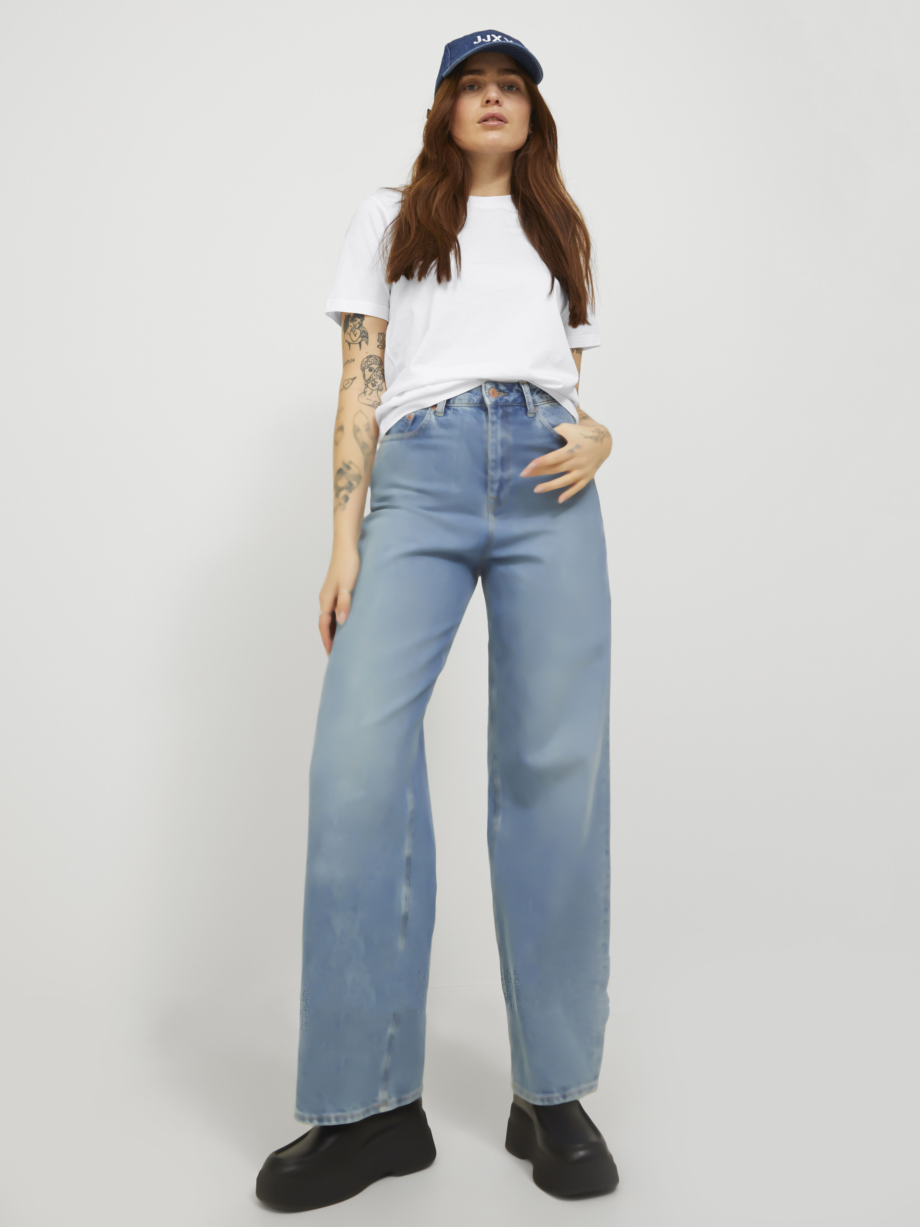 anna crew neck tshirt Image 2