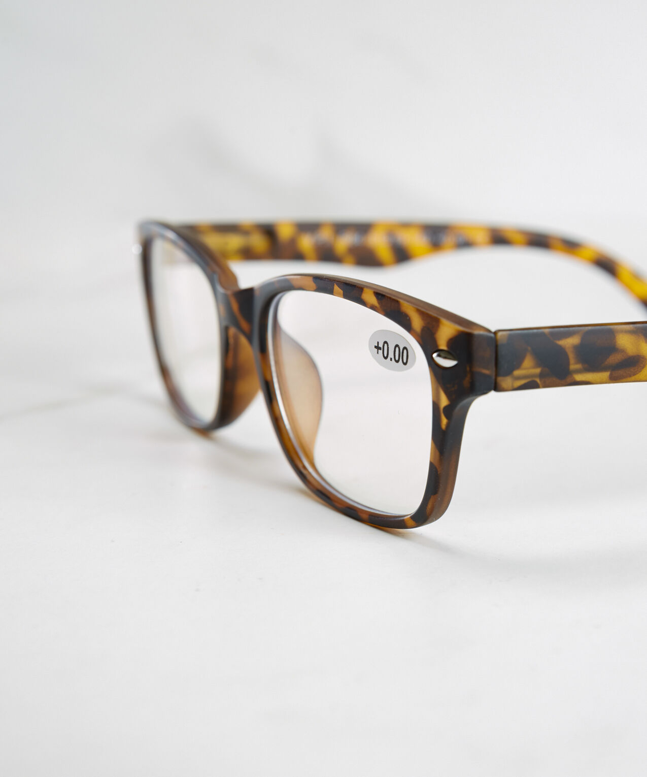 brown frame blue light protection glasses Image 3