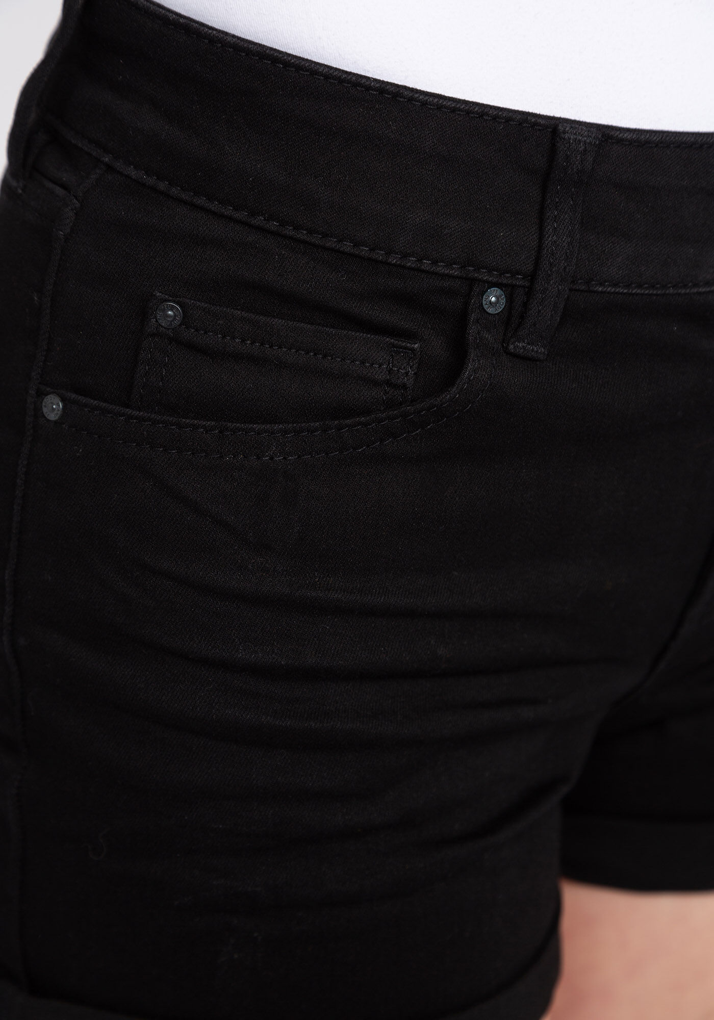 high rise cuffed shortie Image 4