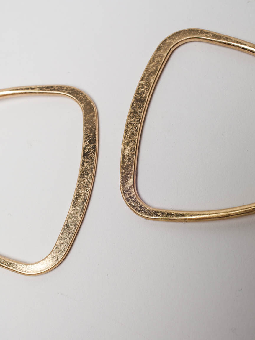 triangle hoop earring Image 4