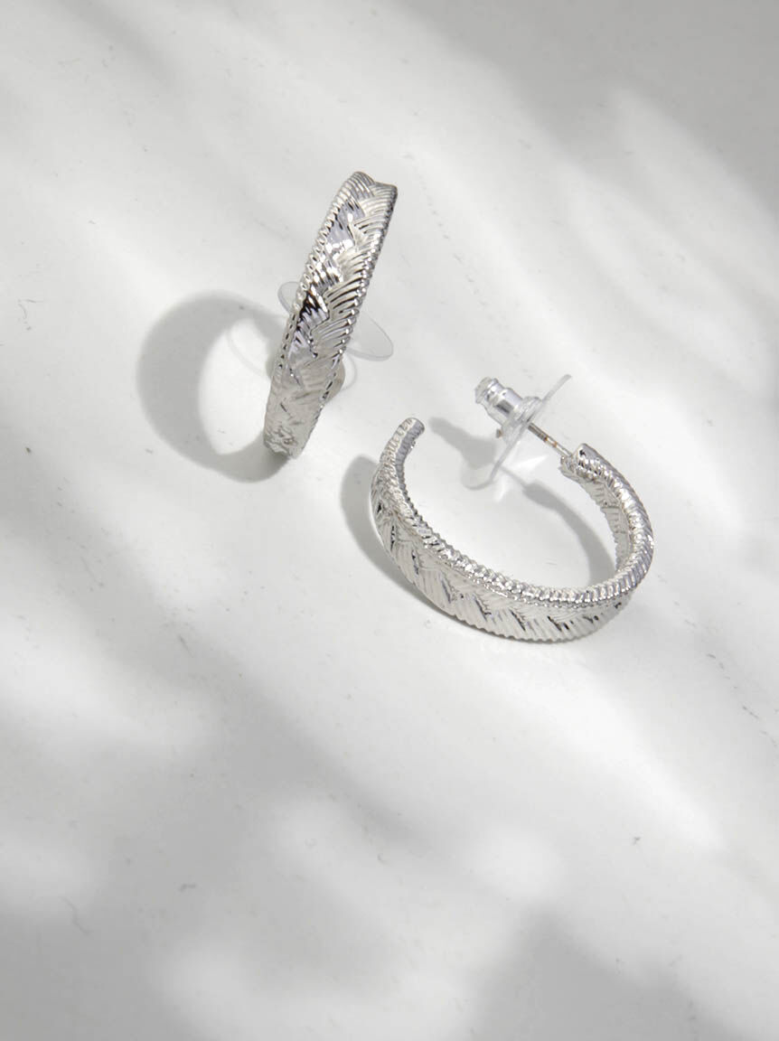 single pack textured hoop earring Image 1