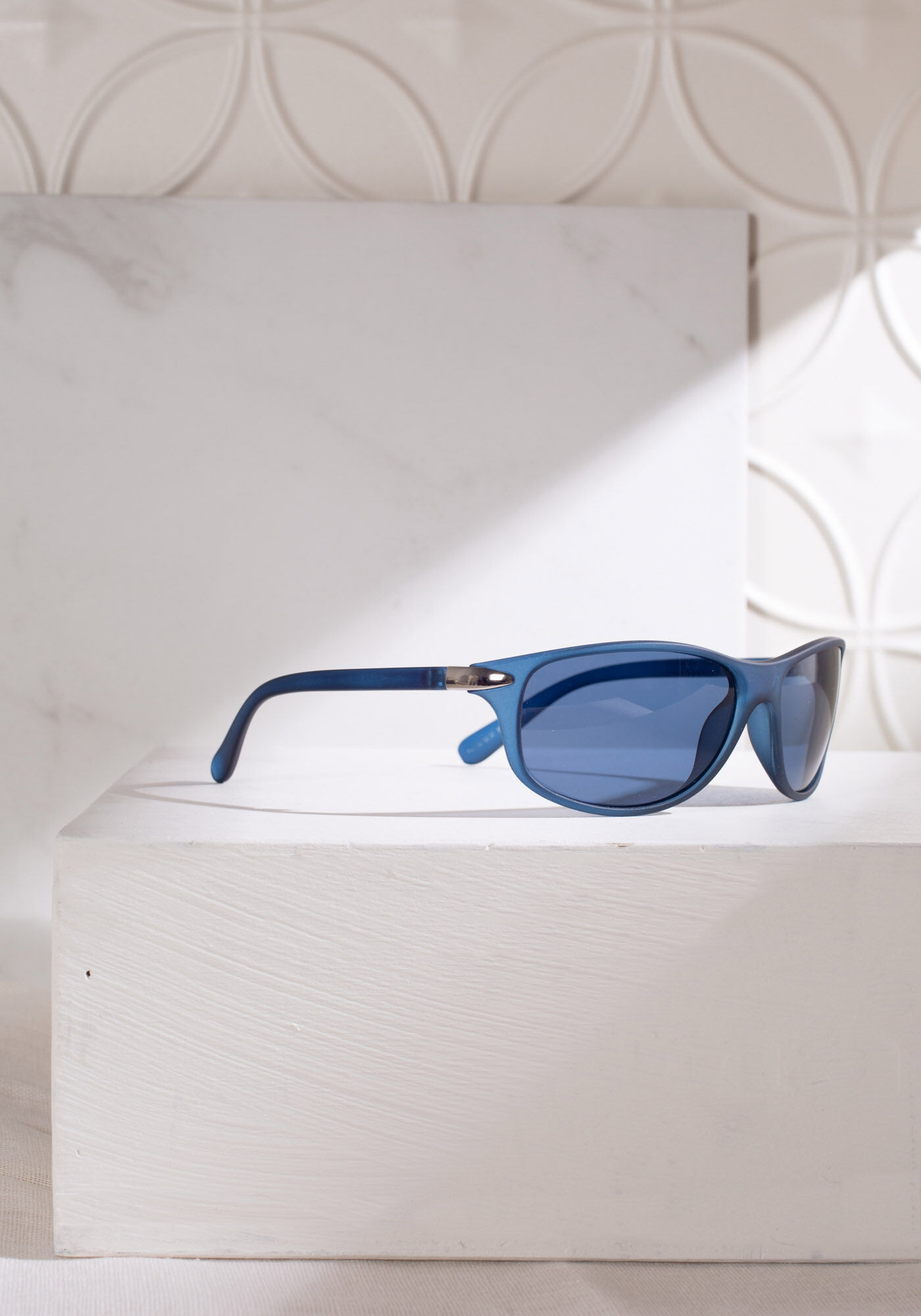 men's oval frame sunglasses Image 2