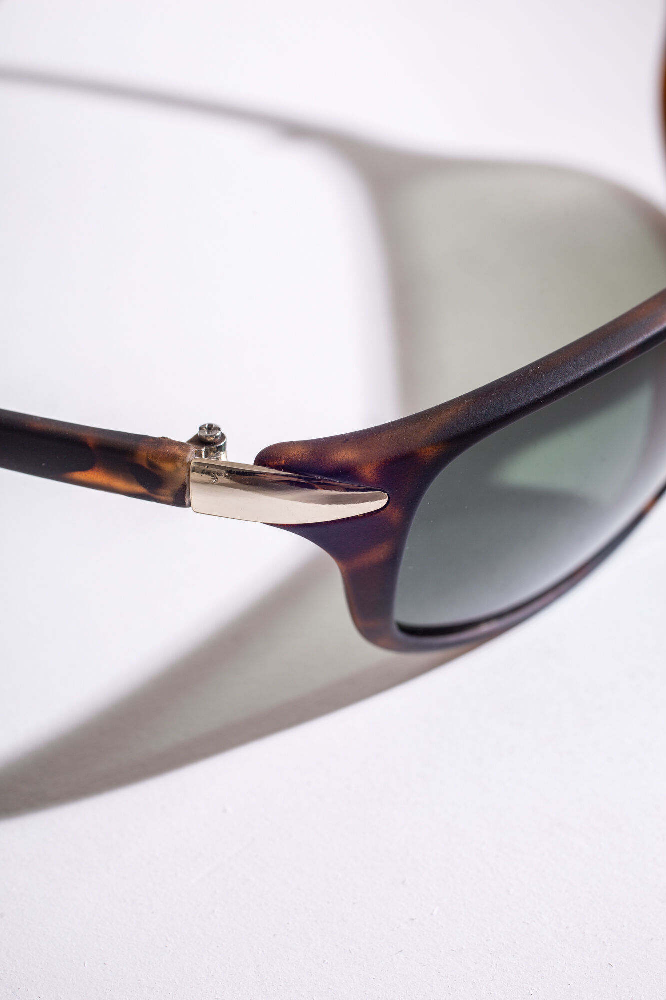 men's oval frame sunglasses Image 3
