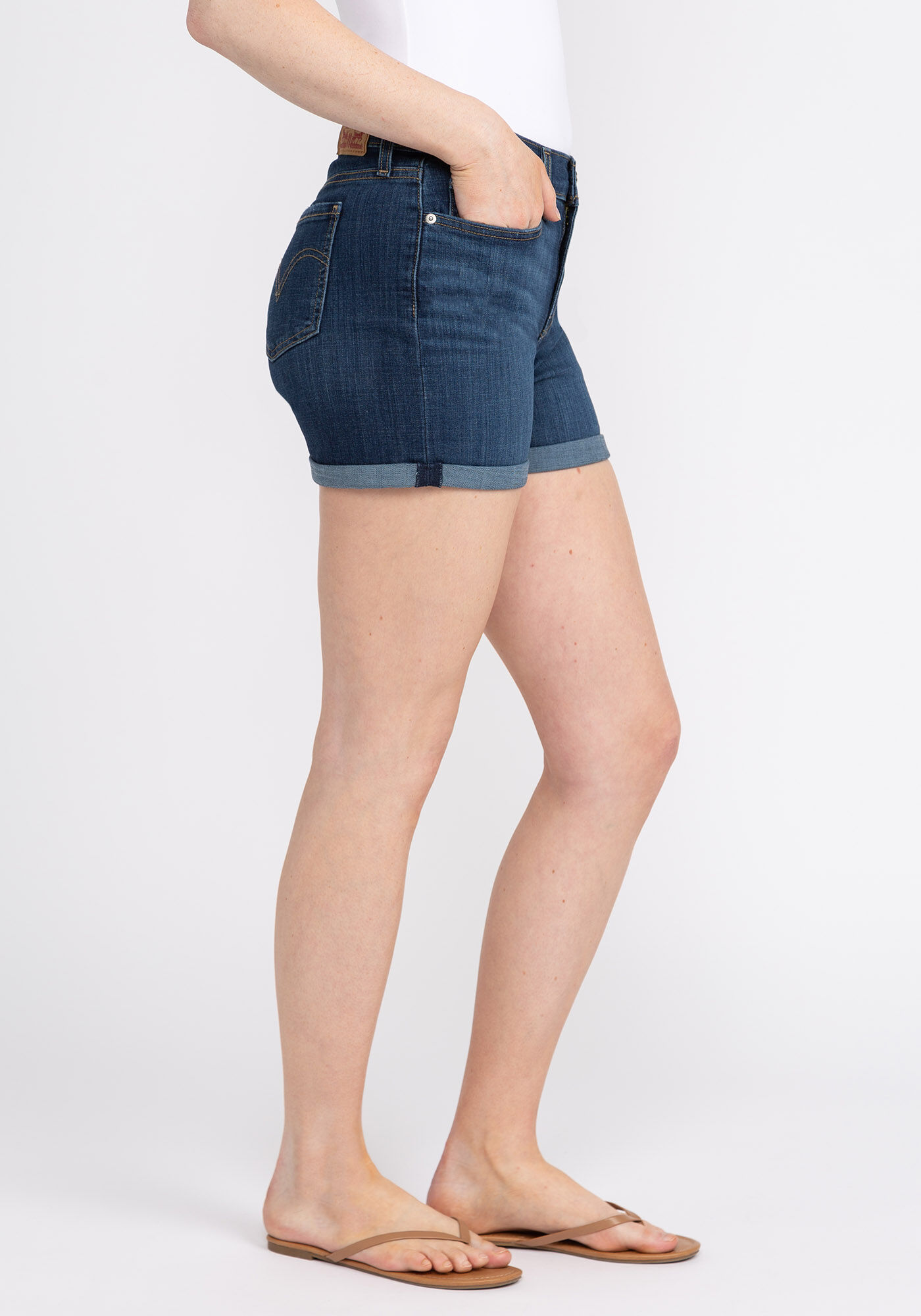 mid length shorts Image 4