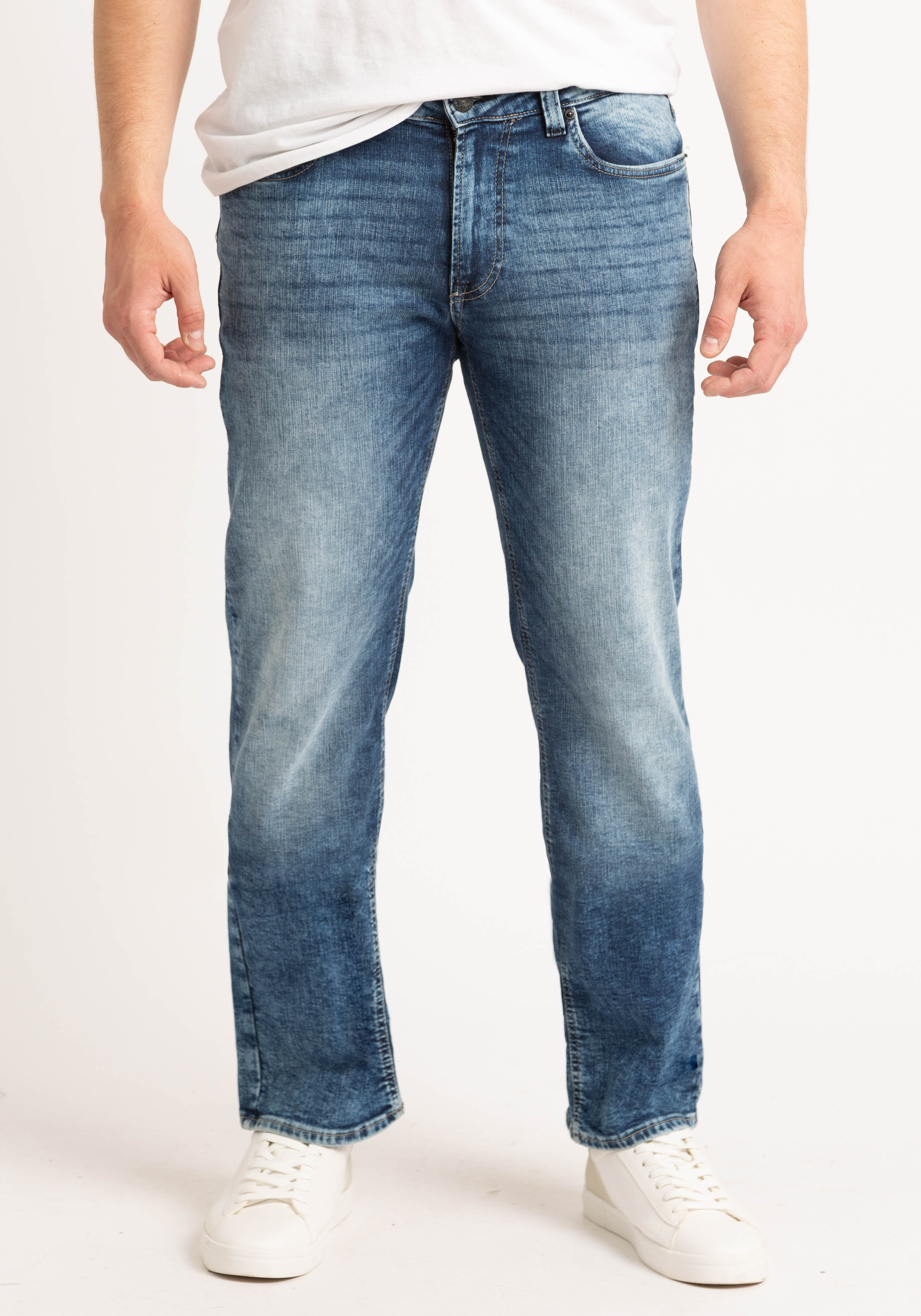 six straight leg jean Image 2