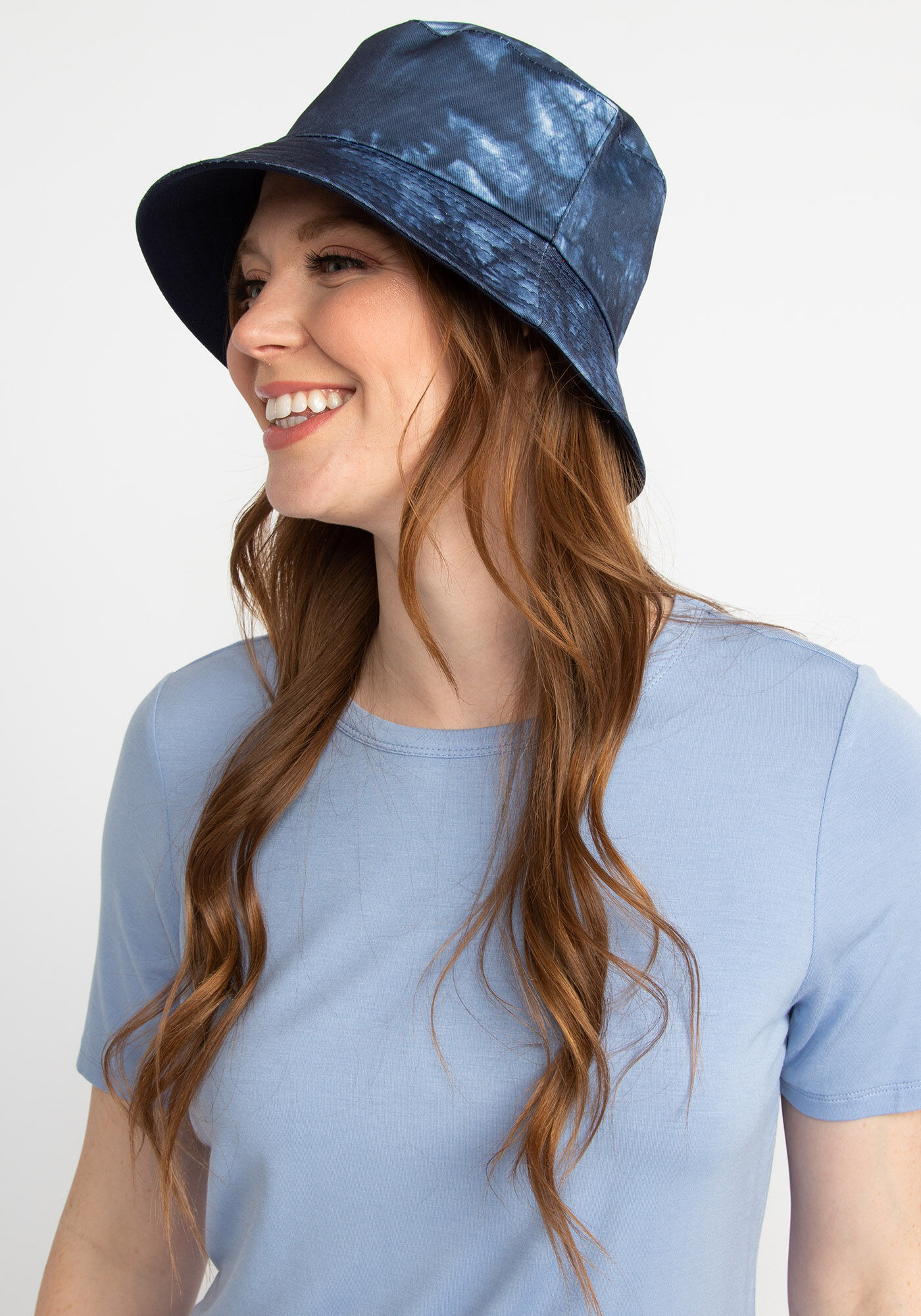 tie dye bucket hat Image 4