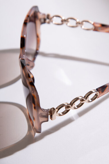 large square frame chain detail sunglasses Image 3