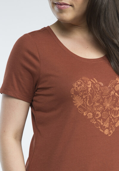 fall heart scoop neck graphic tee Image 3