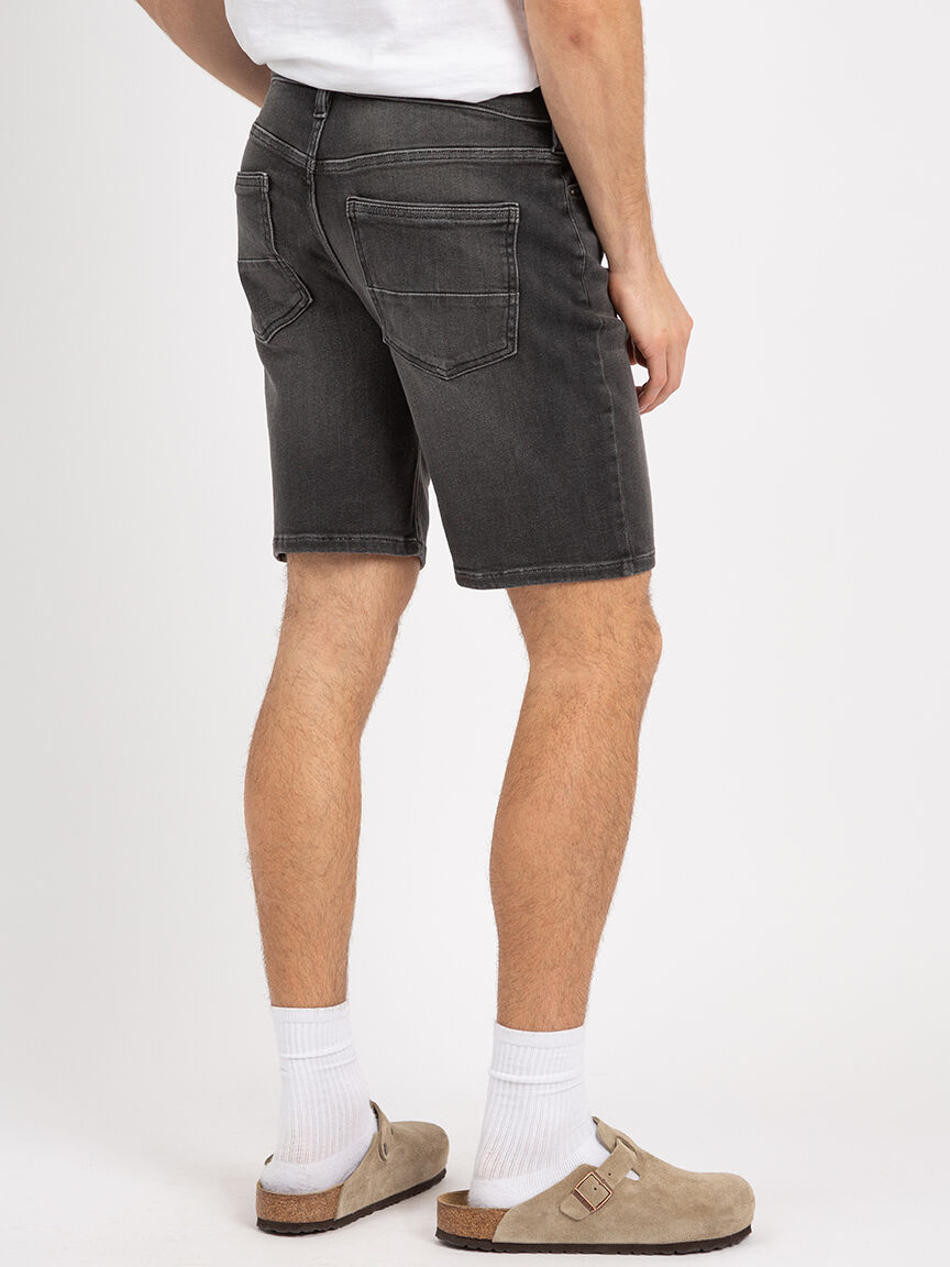 straight short black wash Image 3