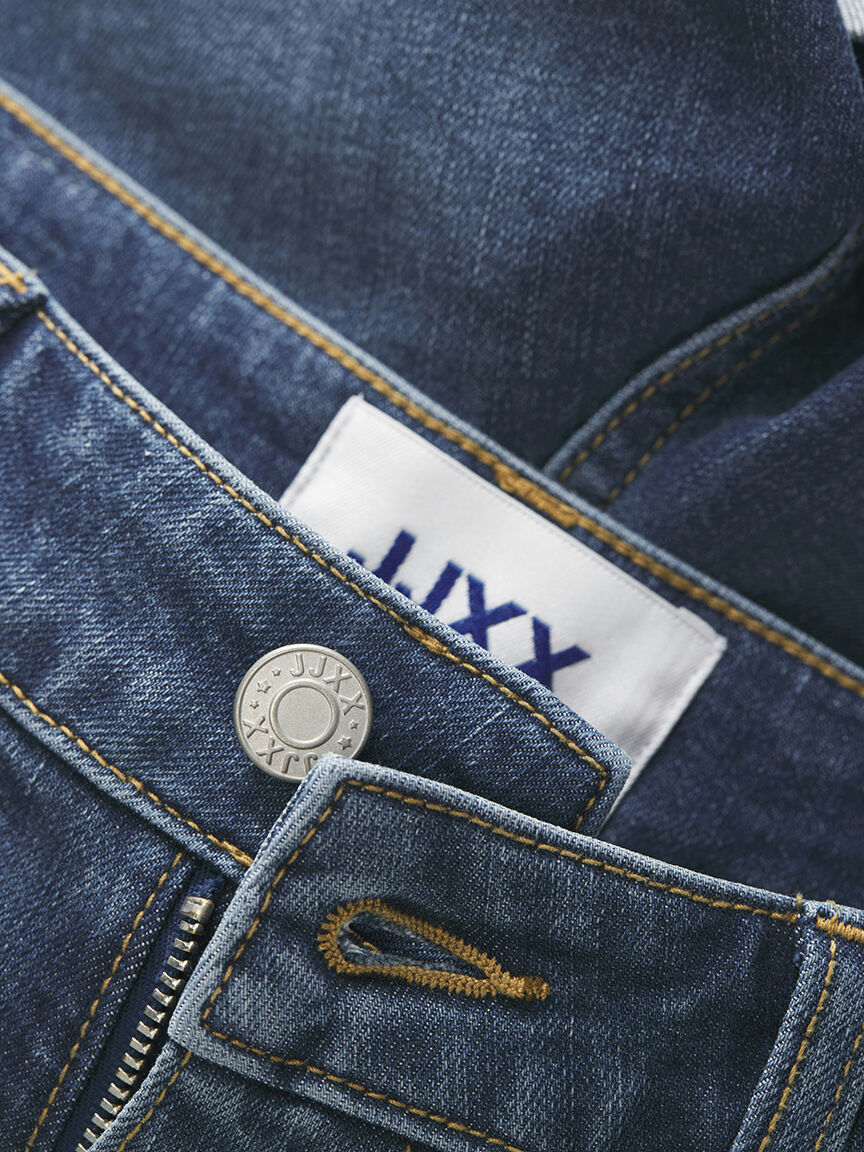 nice mid rise shorts Image 4