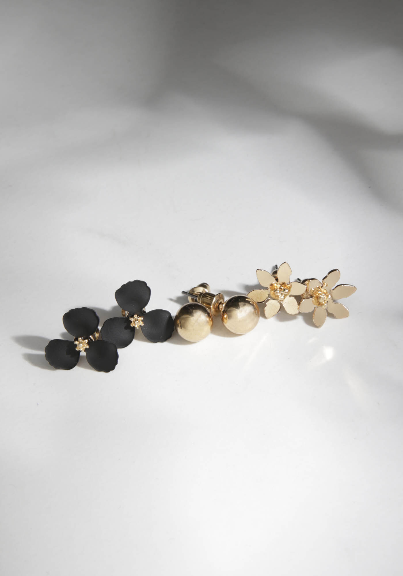 3 pack stud earrings Image 2