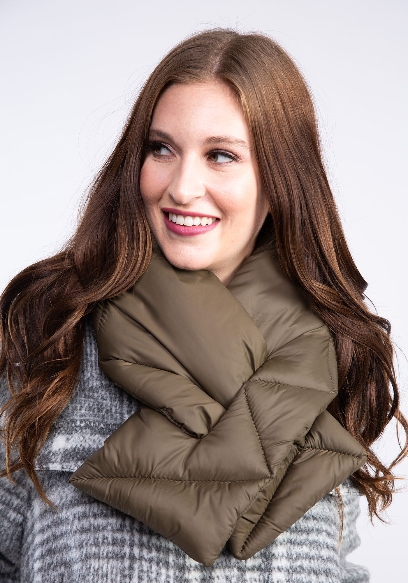 quilted puffer pull-through scarf Image 2