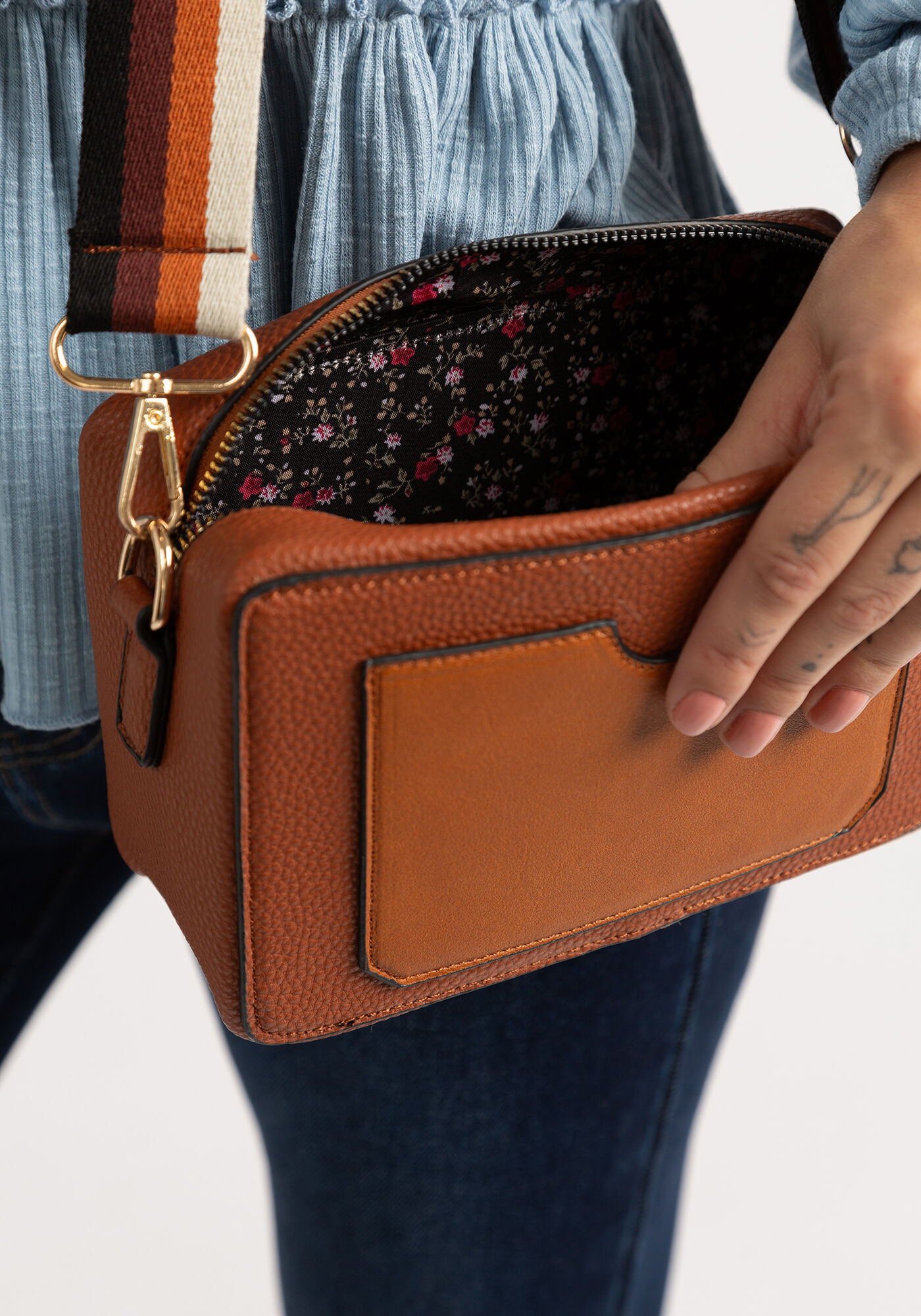 adjustable colourblock strap rectangle bag Image 4