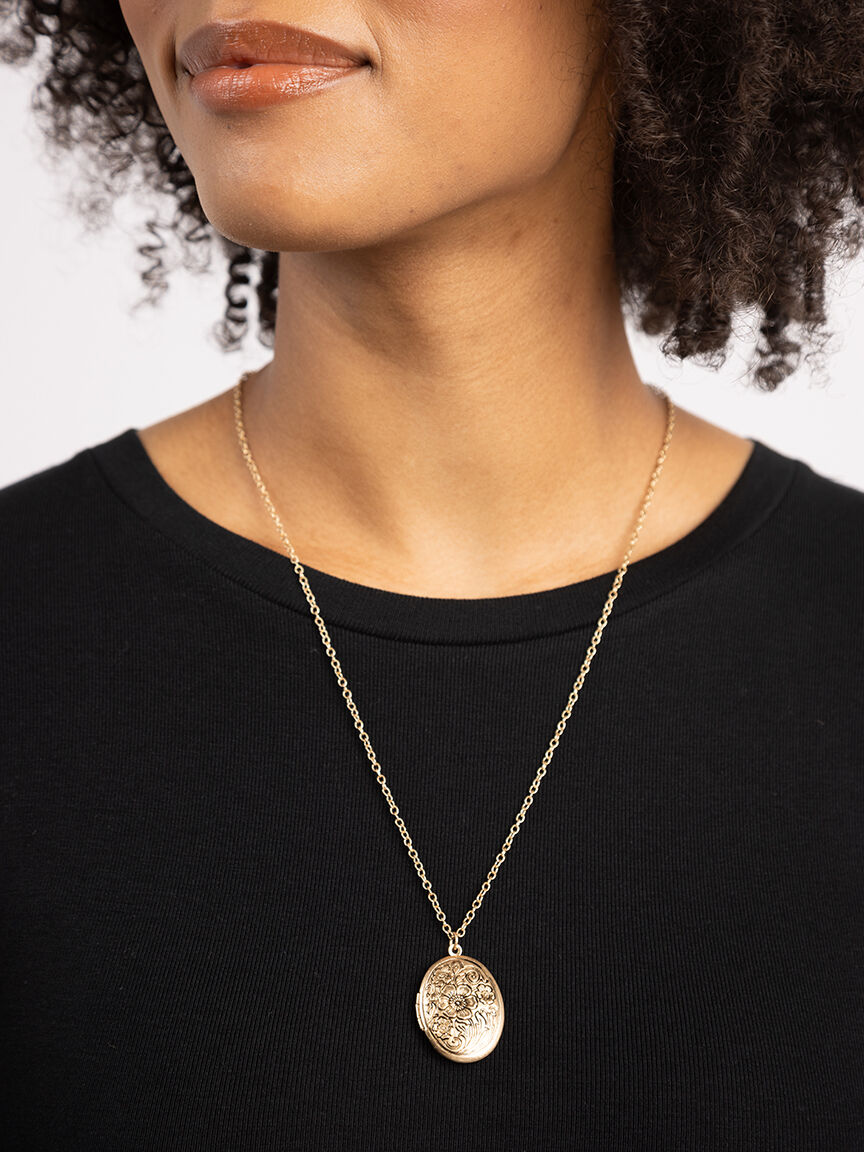 oval locket necklace Image 4