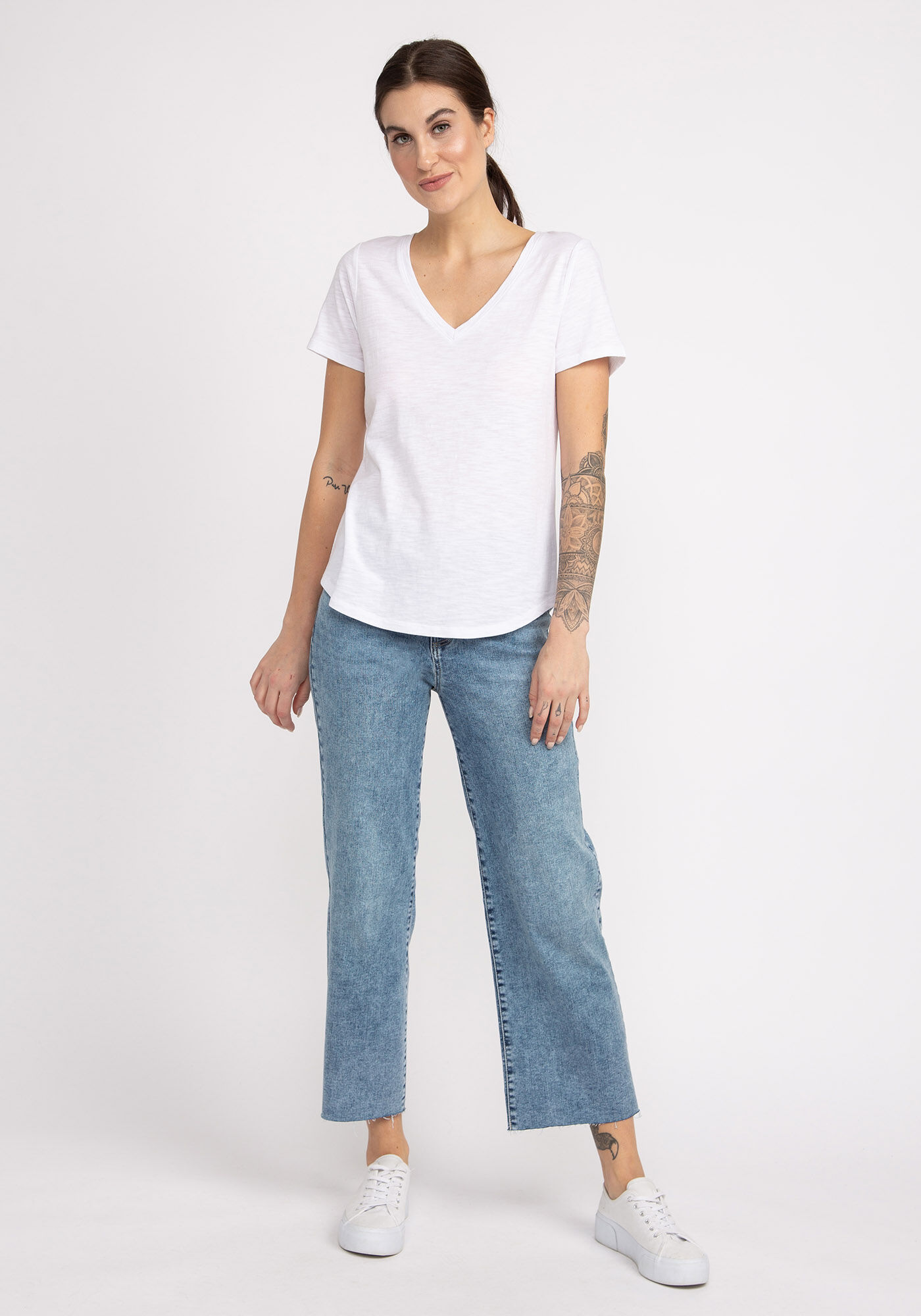 elena core v-neck t-shirt Image 4