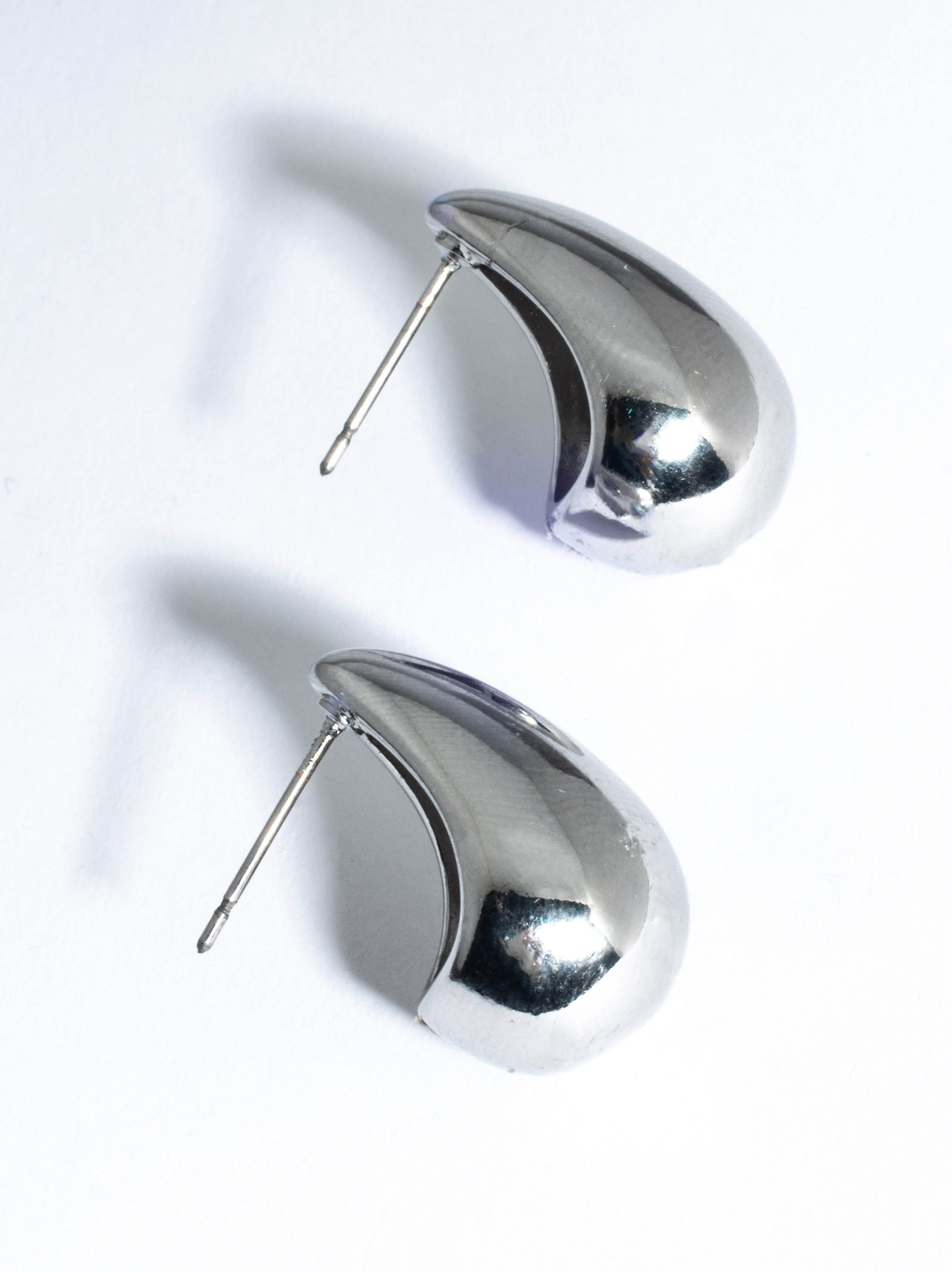 droplet style earring Image 2