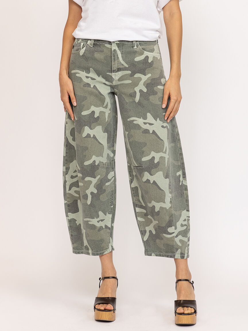 low slung horseshoe jean