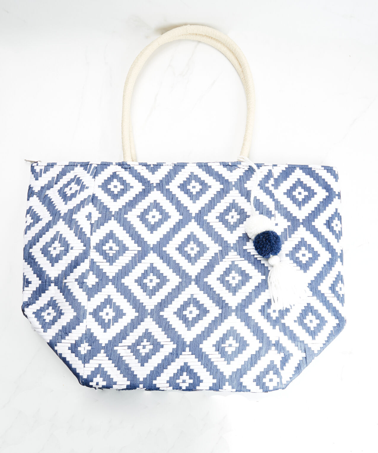 woven beach bag Image 1