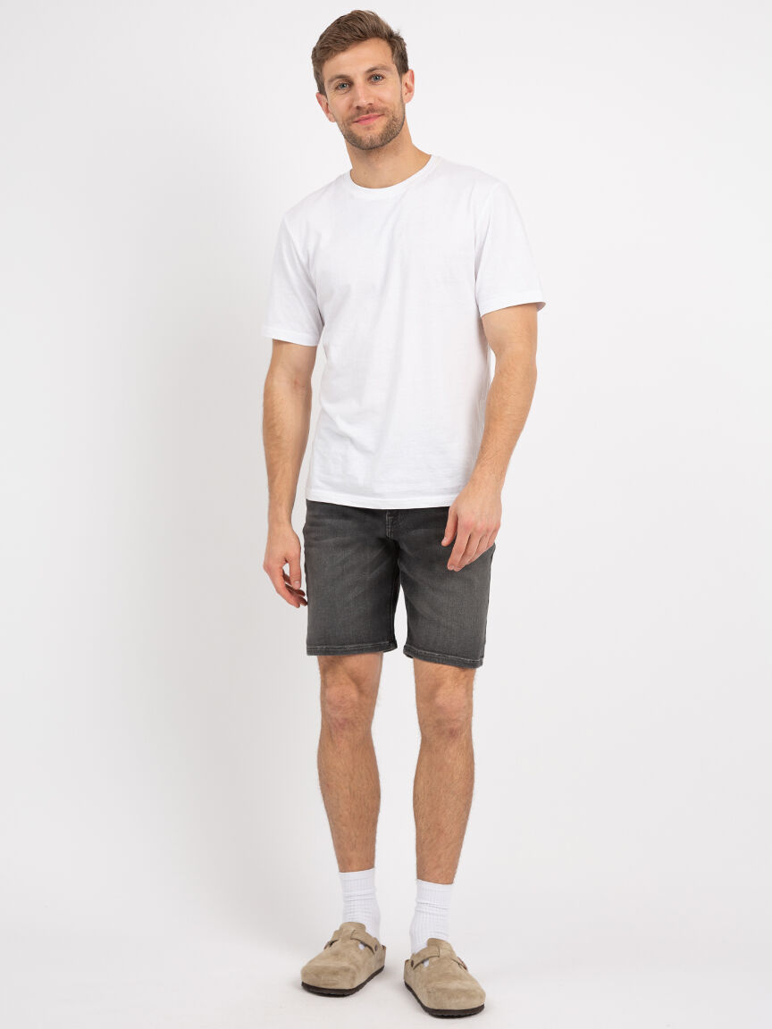 straight short black wash Image 1