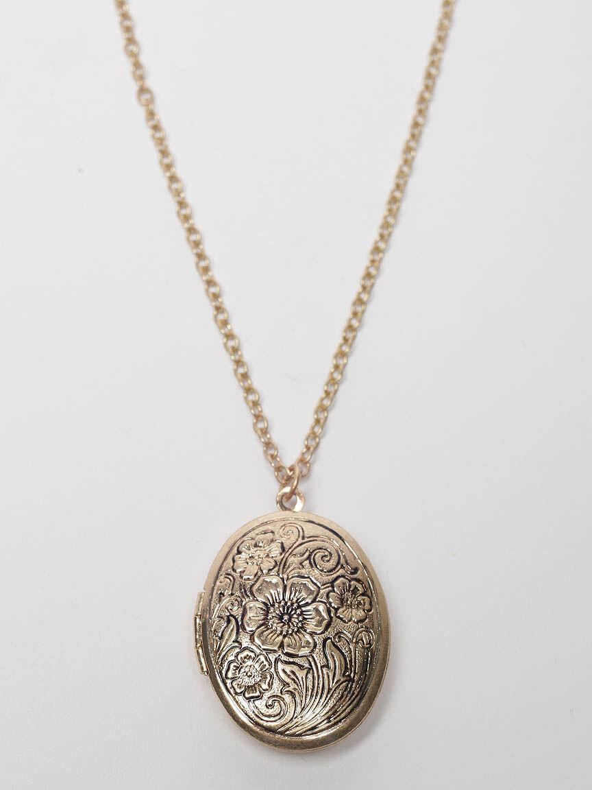 oval locket necklace Image 1