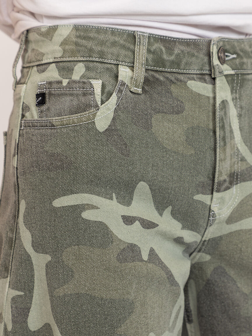 low slung horseshoe jean