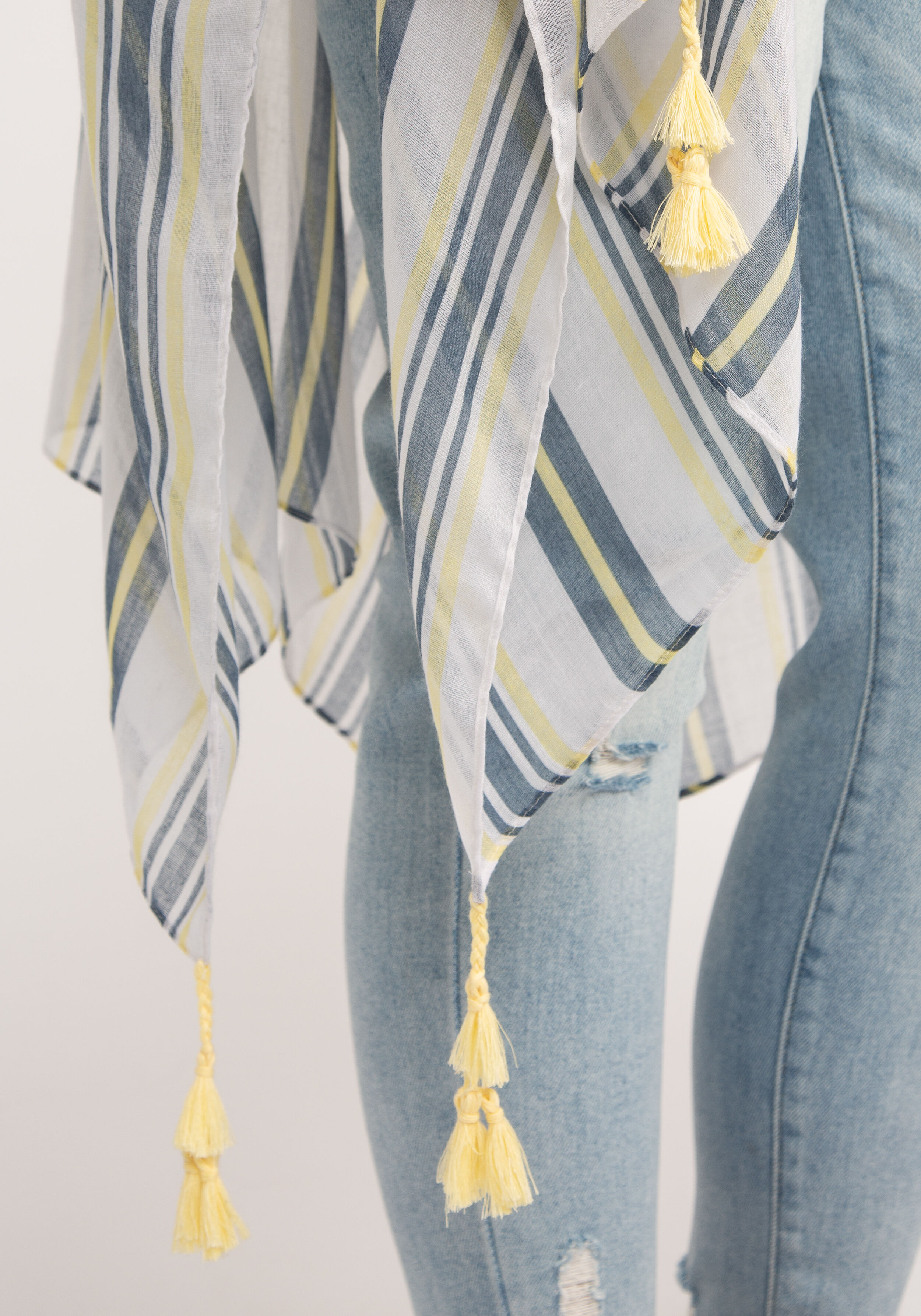 stripes wrap w tassels Image 5