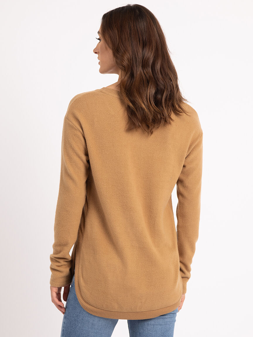 logan scoop neck top Image 4