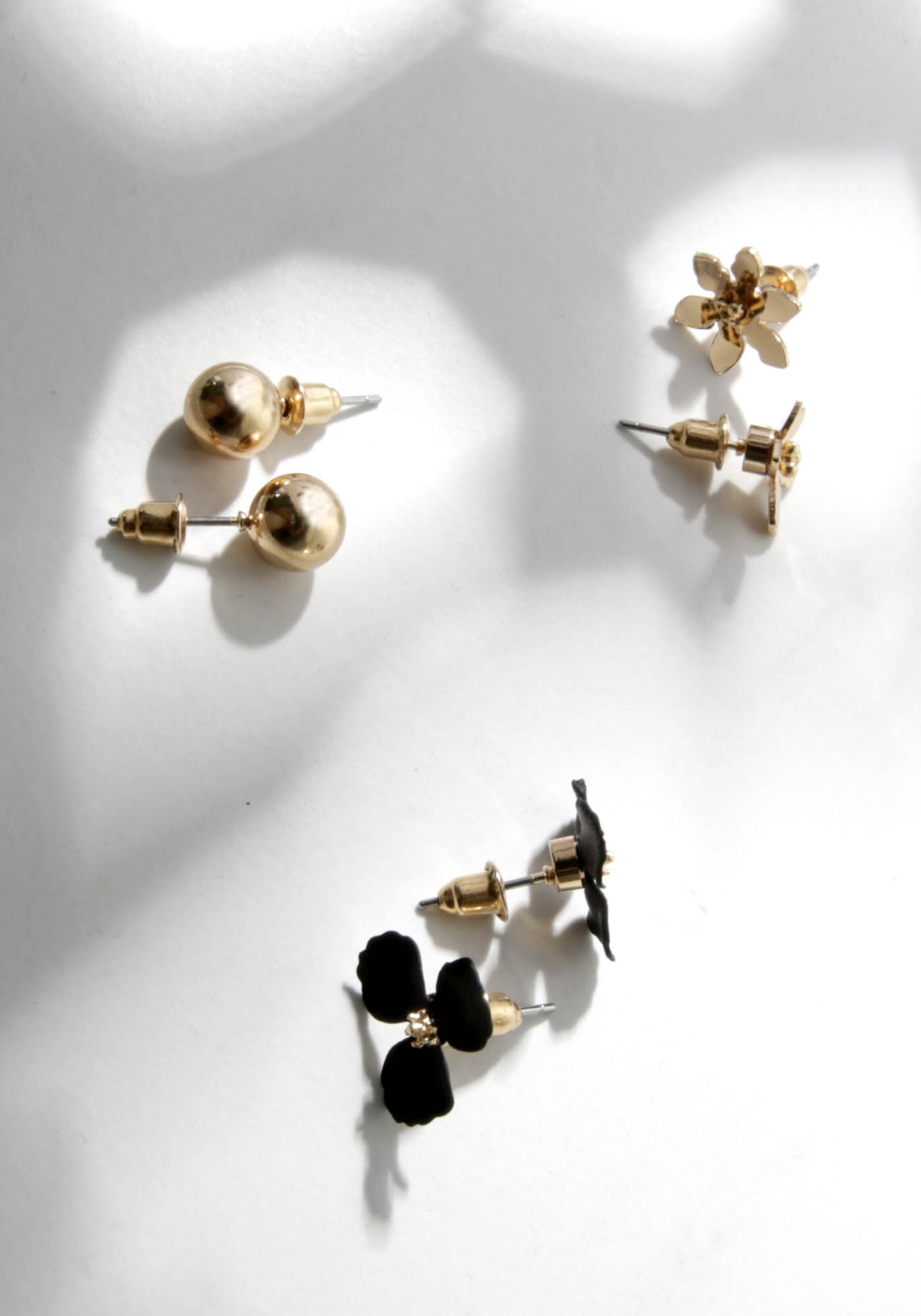 3 pack stud earrings Image 3