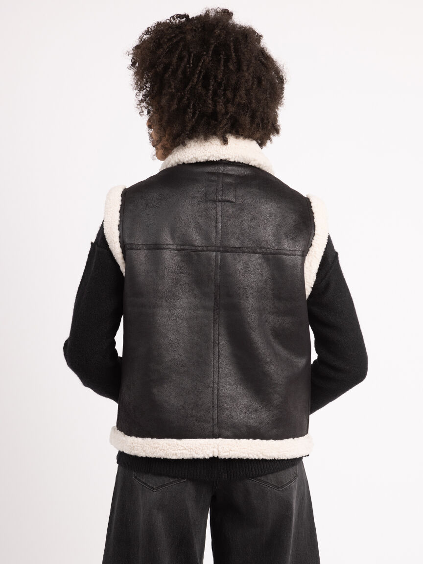 meera sherpa lined vest Image 3